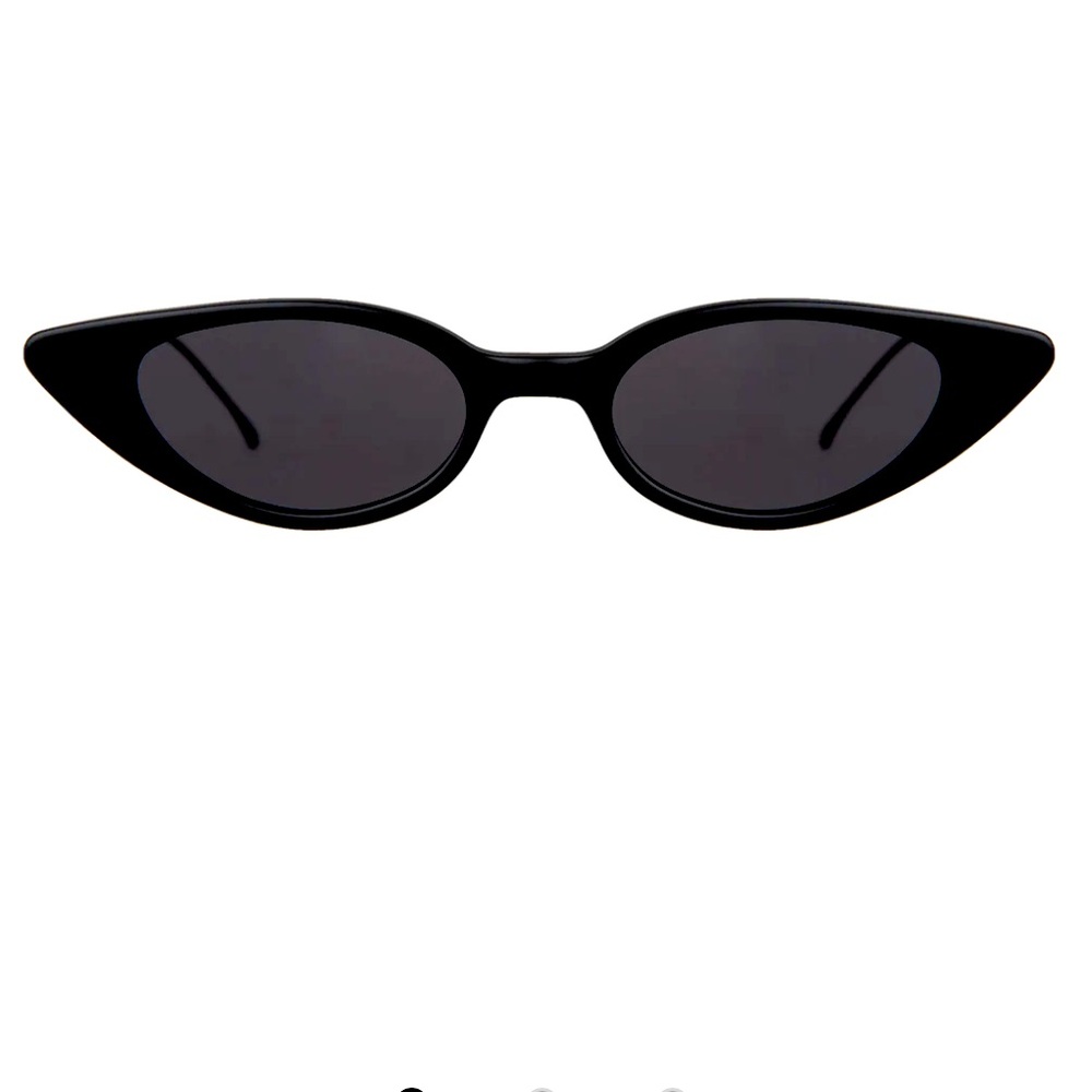Illesteva Marianne sunglasses cat eye in perfect used condition.